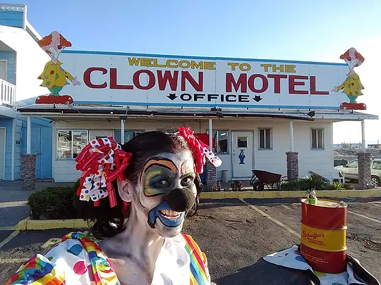 小丑旅馆：亡灵崛起电影国语版精彩集锦在线观看