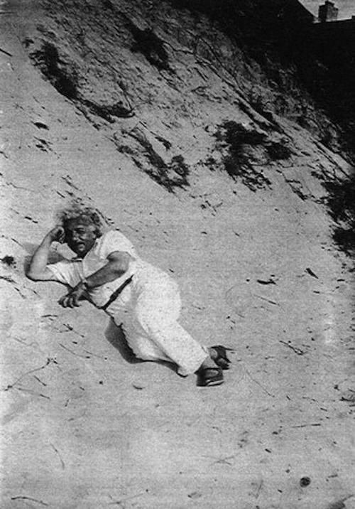 爱因斯坦在沙滩上免费观看流畅