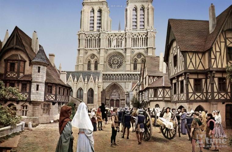 《Rebuilding Notre Dame》免费在线播放