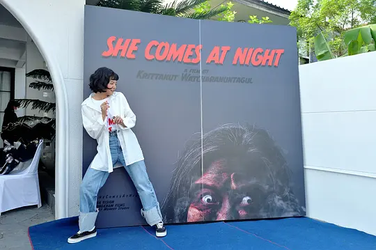 《She Comes At Night》高清免费在线观看