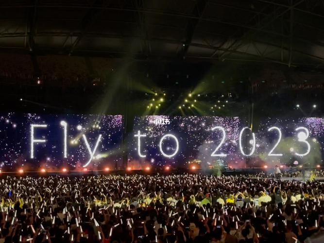 《五月天线上跨年演唱會 FLY TO 2023》手机在线高清观看