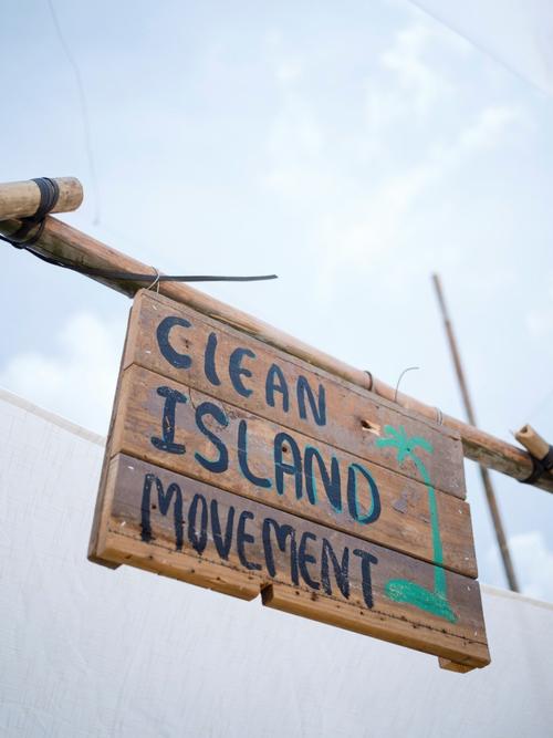 《4: Clean Island》免费观看