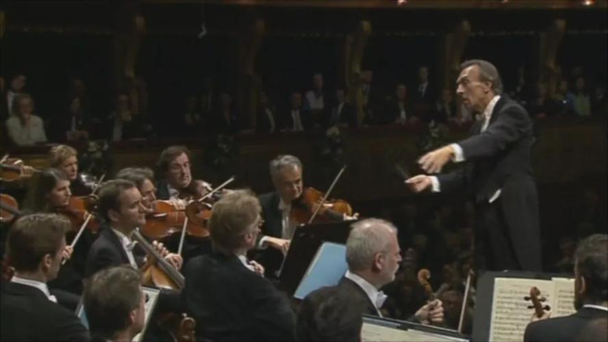 卡拉扬指挥柏林爱乐乐团：贝多芬第九交响曲“合唱”免费观看